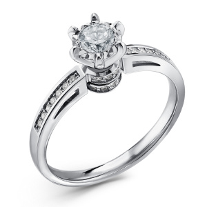 Кольцо из белого золота с бриллиантом